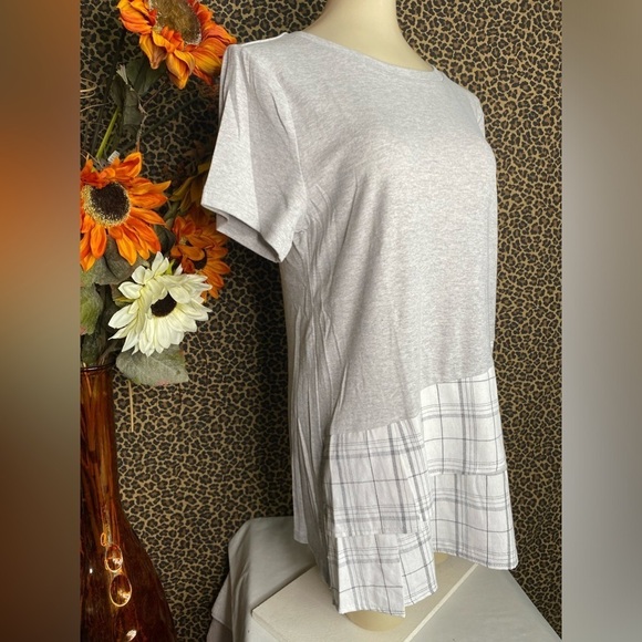 🌴3/$30🌴DOE & RAE Gray/Plaid Asymmetrical Short Sleeve Babydoll Top NWT - Picture 4 of 10